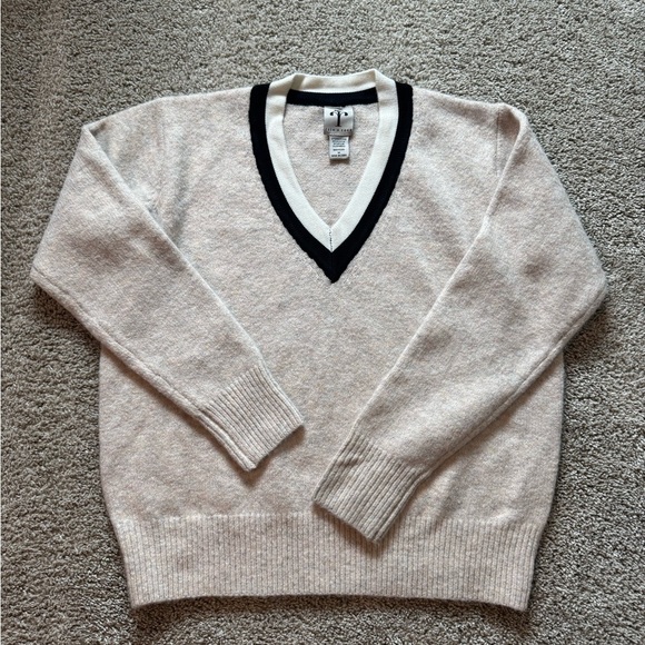 Rain & Rose varsity stripe v-neck Sweater with Textured Knit size Medium - Picture 4 of 8